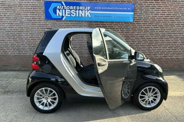 Smart ForTwo (2009) thumbnail 6