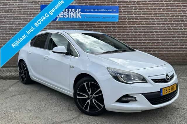 Opel Astra (2011) thumbnail 1