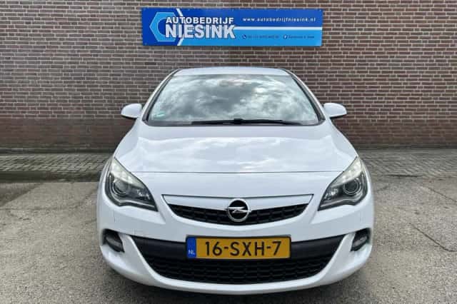 Opel Astra (2011) thumbnail 3