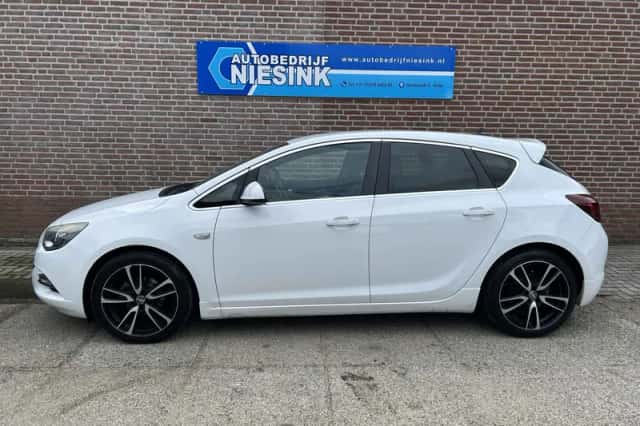 Opel Astra (2011) thumbnail 5