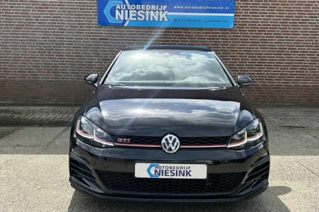 Volkswagen Golf (2019) thumbnail 3