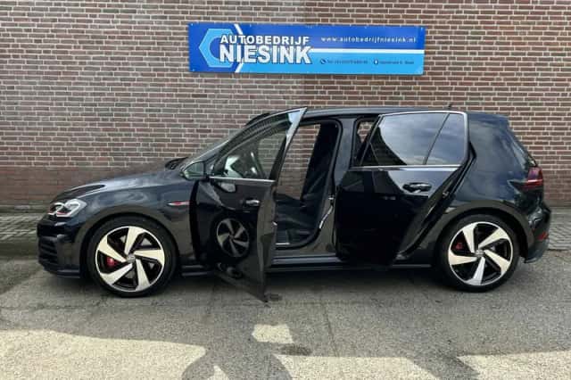 Volkswagen Golf (2019) thumbnail 4