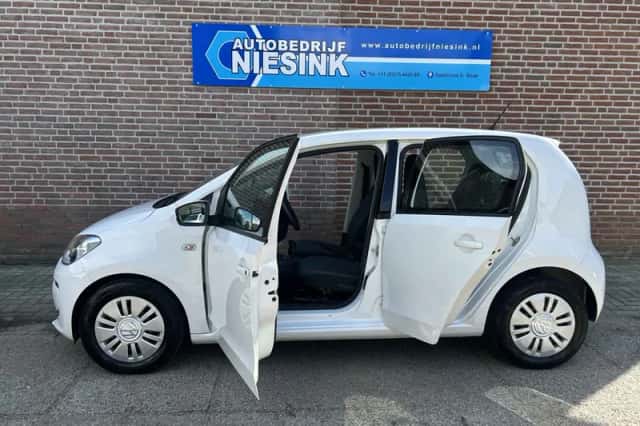 Volkswagen Up! (2016) thumbnail 4
