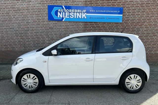 Volkswagen Up! (2016) thumbnail 5