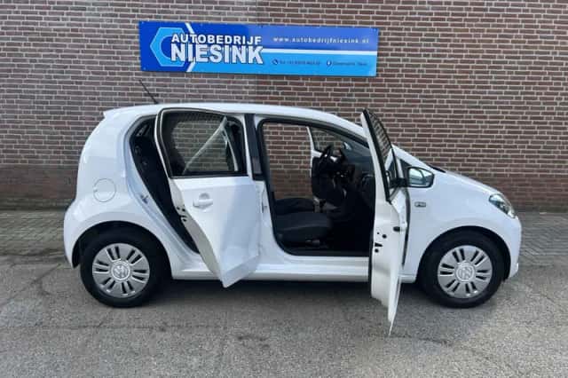 Volkswagen Up! (2016) thumbnail 6