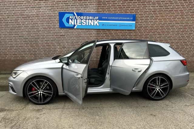 SEAT Leon (2018) thumbnail 3