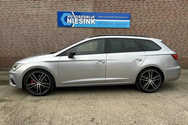 SEAT Leon (2018) thumbnail 4