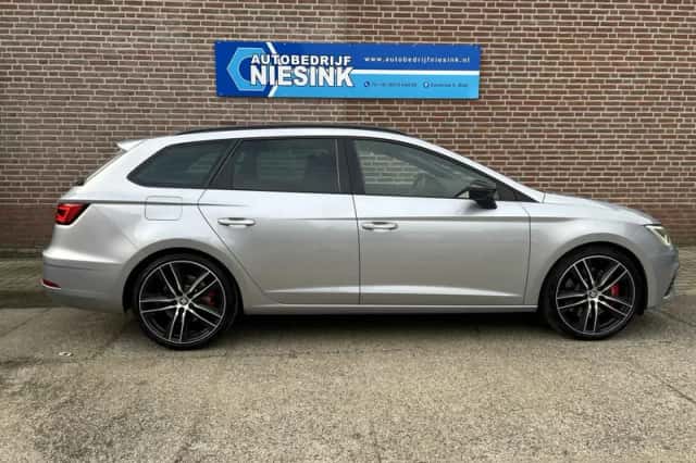SEAT Leon (2018) thumbnail 6