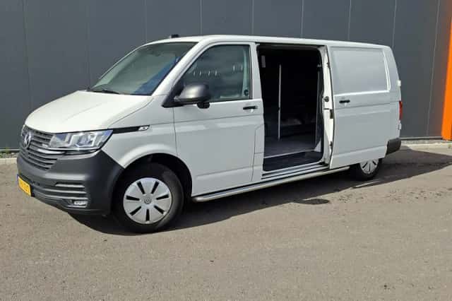 Volkswagen Transporter (2022) thumbnail 2