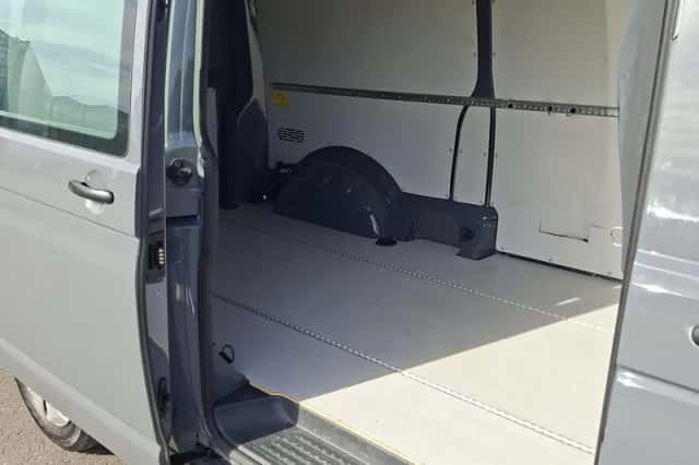 Volkswagen Transporter (2023) thumbnail 2