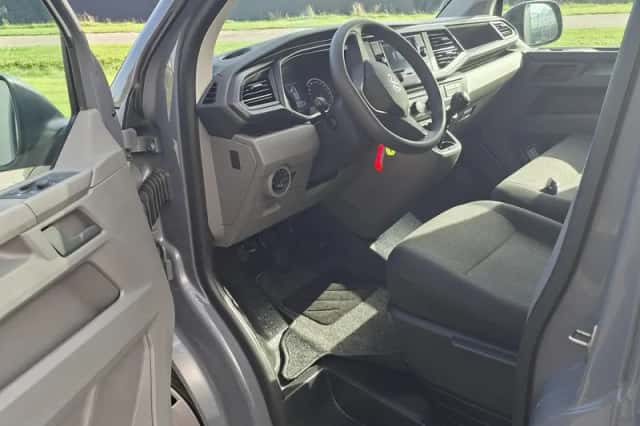 Volkswagen Transporter (2023) thumbnail 5