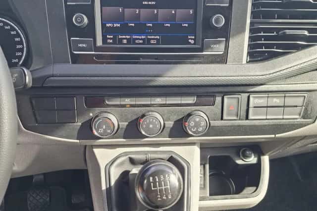 Volkswagen Transporter (2023) thumbnail 6