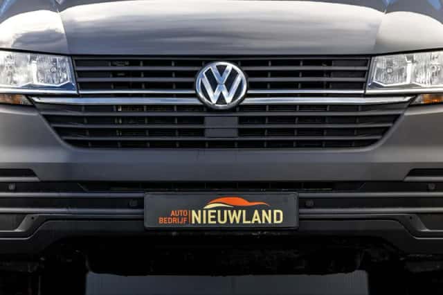 Volkswagen Transporter (2023) thumbnail 3