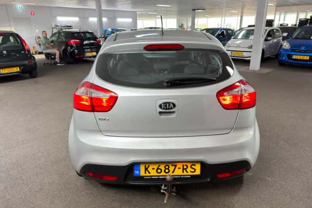 Kia Rio (2012) thumbnail 5