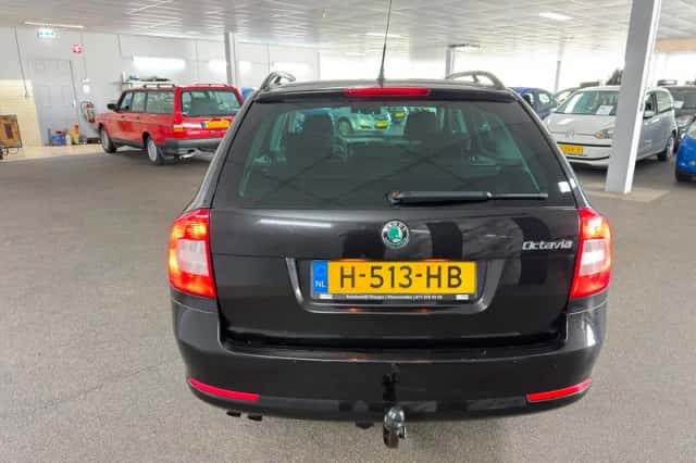 Škoda Octavia (2011) thumbnail 5