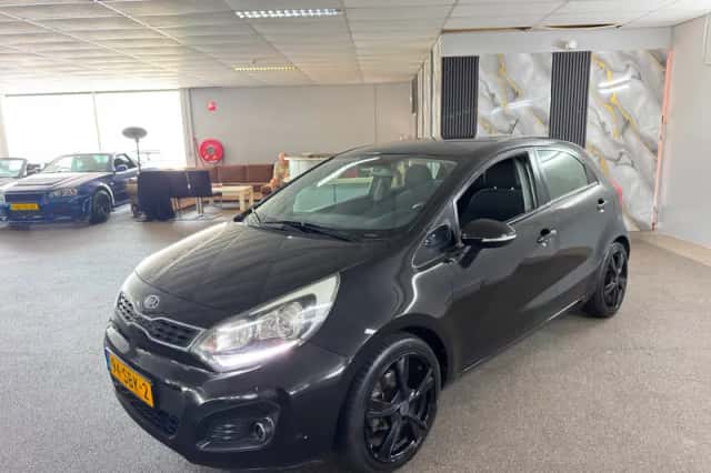 Kia Rio (2011) thumbnail 1