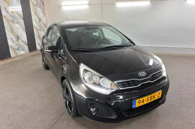Kia Rio (2011) thumbnail 2