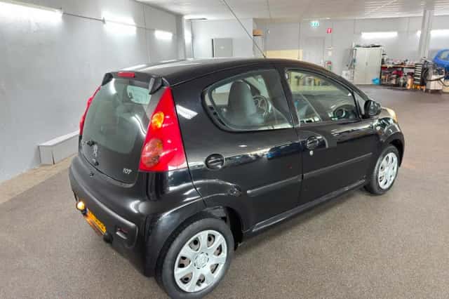 Peugeot 107 (2008) thumbnail 4