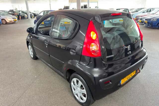 Peugeot 107 (2008) thumbnail 6