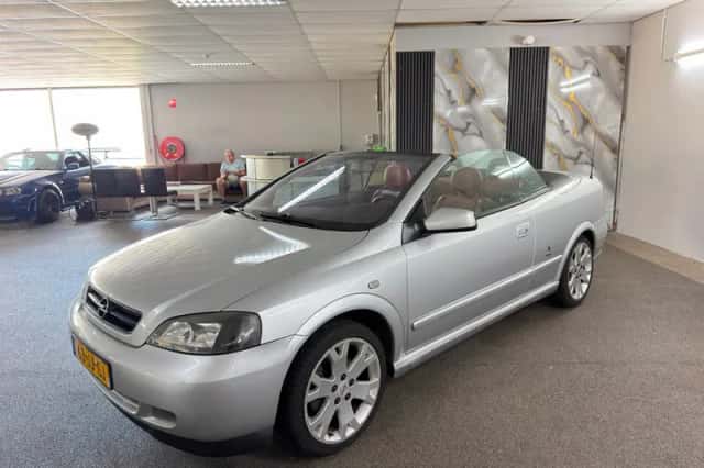 Opel Astra (2002) thumbnail 1