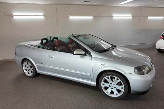 Opel Astra (2002) thumbnail 2