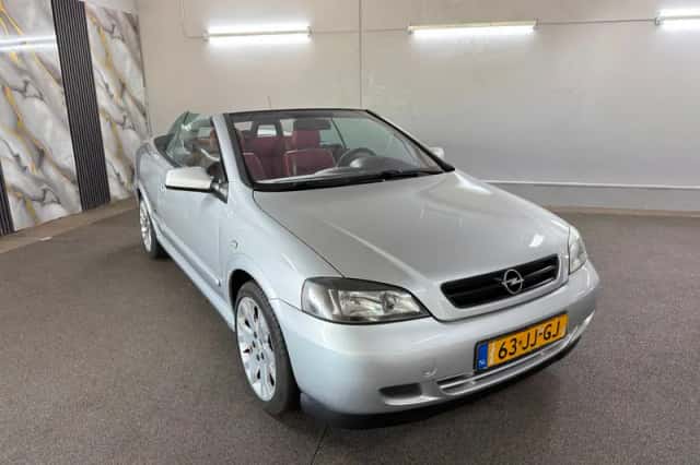 Opel Astra (2002) thumbnail 3