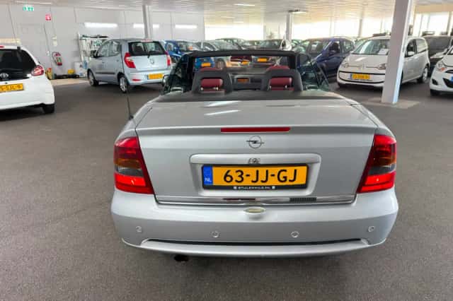 Opel Astra (2002) thumbnail 5