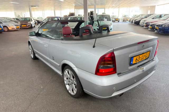 Opel Astra (2002) thumbnail 6
