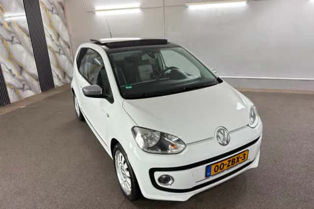 Volkswagen Up! (2012) thumbnail 3