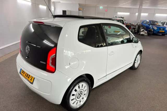Volkswagen Up! (2012) thumbnail 4