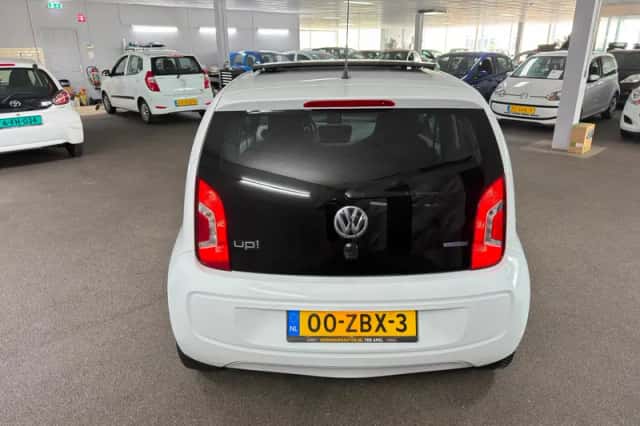 Volkswagen Up! (2012) thumbnail 5
