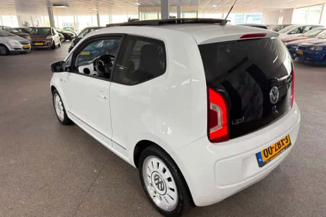 Volkswagen Up! (2012) thumbnail 6