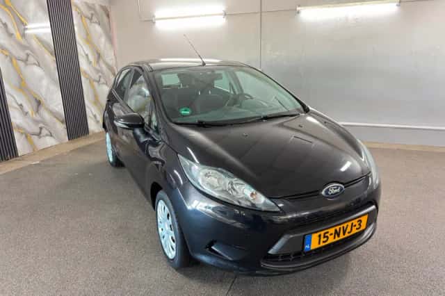 Ford Fiesta (2010) thumbnail 2