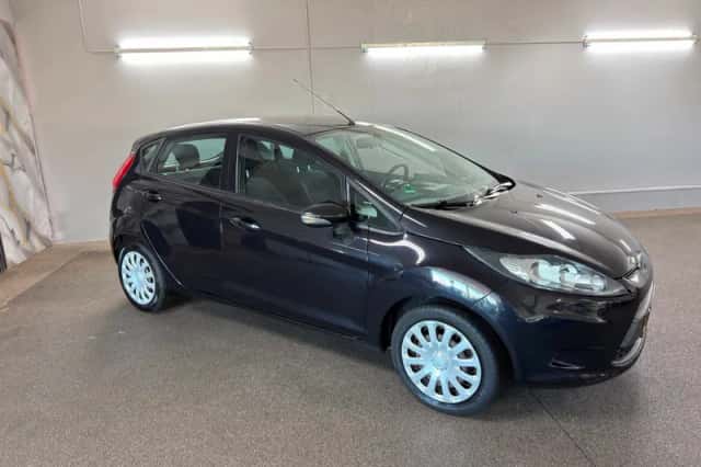 Ford Fiesta (2010) thumbnail 3