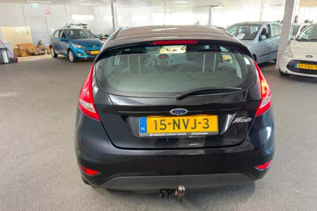 Ford Fiesta (2010) thumbnail 5