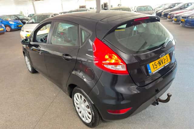 Ford Fiesta (2010) thumbnail 6