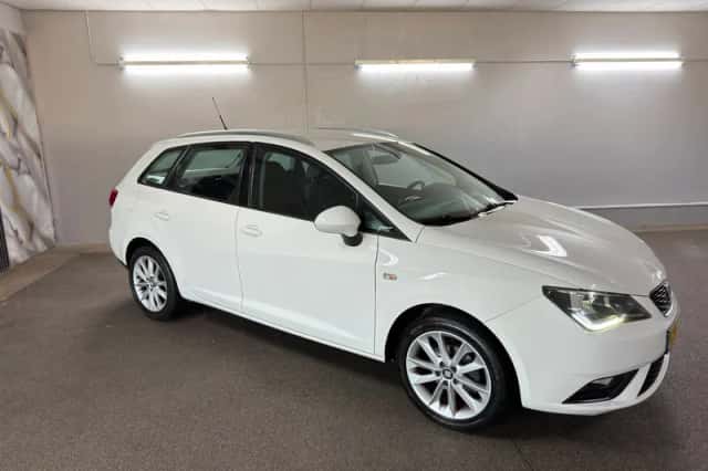 SEAT Ibiza (2015) thumbnail 3