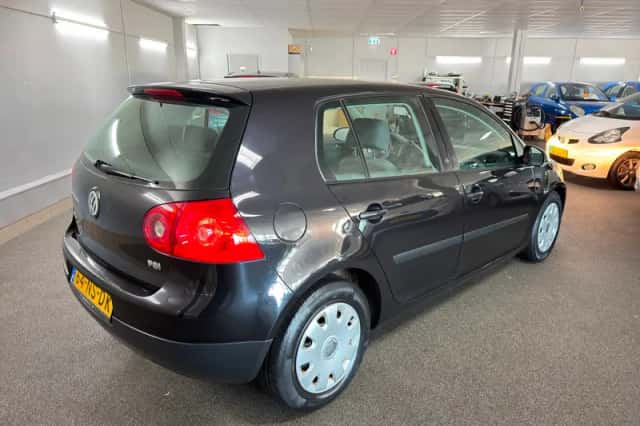 Volkswagen Golf (2004) thumbnail 4