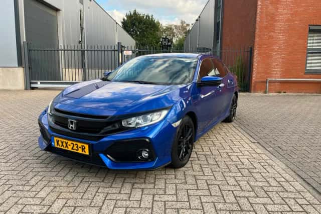 Honda Civic (2018) thumbnail 1