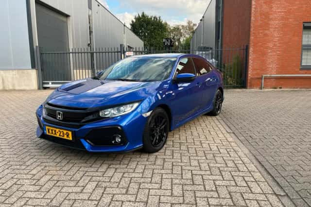 Honda Civic (2018) thumbnail 2