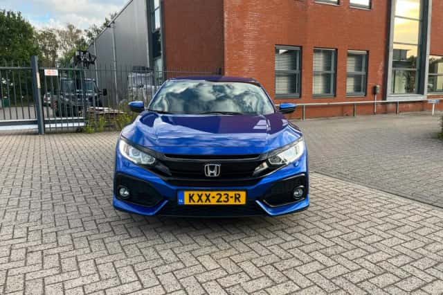Honda Civic (2018) thumbnail 3