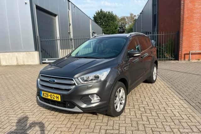 Ford Kuga (2018) thumbnail 1