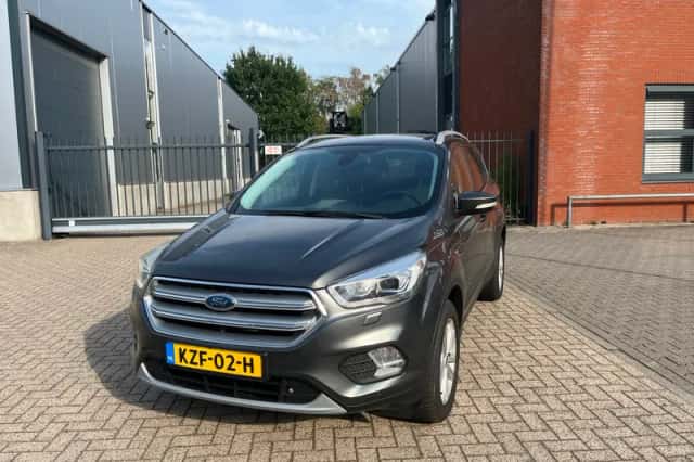 Ford Kuga (2018) thumbnail 2