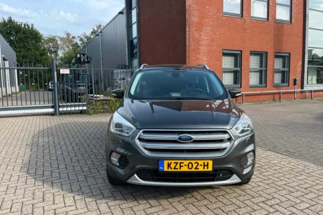 Ford Kuga (2018) thumbnail 3