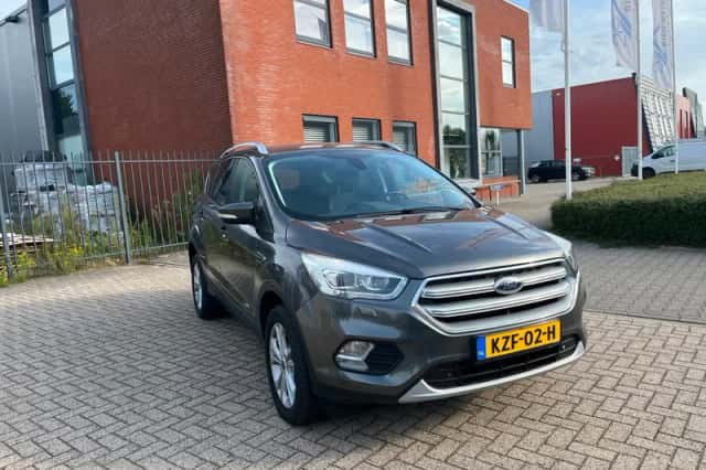 Ford Kuga (2018) thumbnail 4