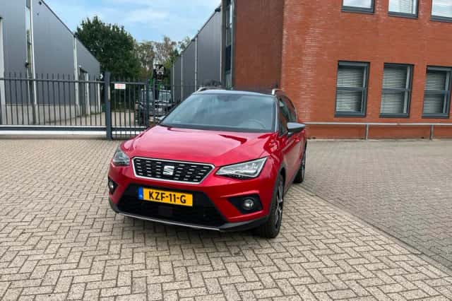 SEAT Arona (2018) thumbnail 2