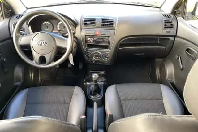 Kia Picanto (2010) thumbnail 3