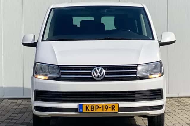 Volkswagen Transporter (2015) thumbnail 2