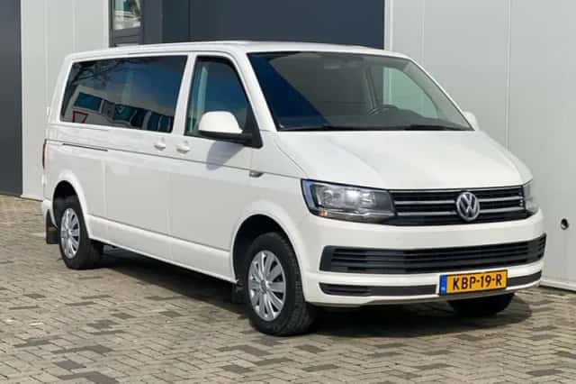 Volkswagen Transporter (2015) thumbnail 3