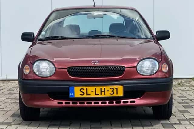 Toyota Corolla (1997) thumbnail 2